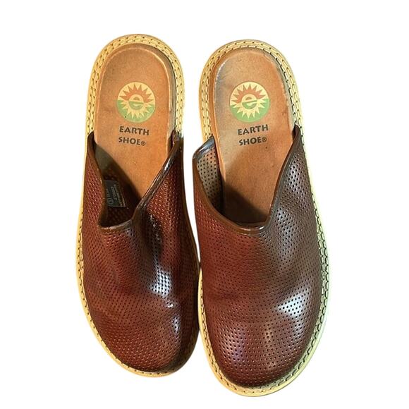 Earth Shoe Carmel Leather Slide-in. 9 - Picture 1 of 5